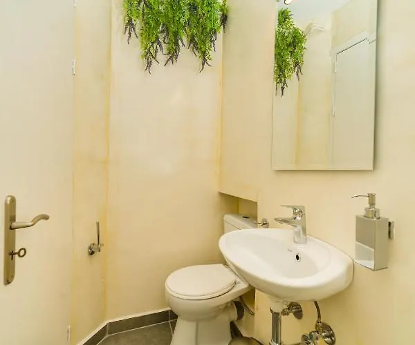 Апартаменты Malibu &