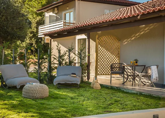 Malibu & Апартаменты Аргостолион