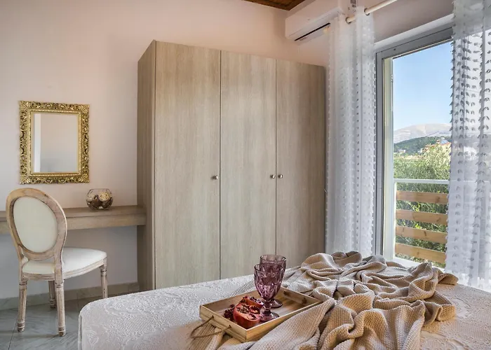 Malibu & Апартаменты Аргостолион